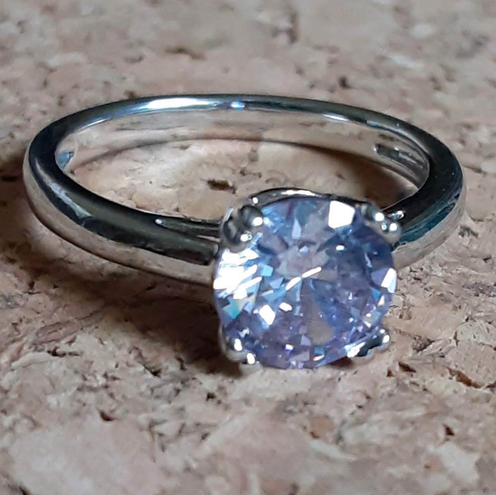 Single Hint of Purple Dimond Women's Ring Size: 6 - Picture 9 of 15